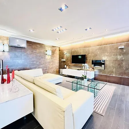 Exclusive Private Paradise On The Waterfront *